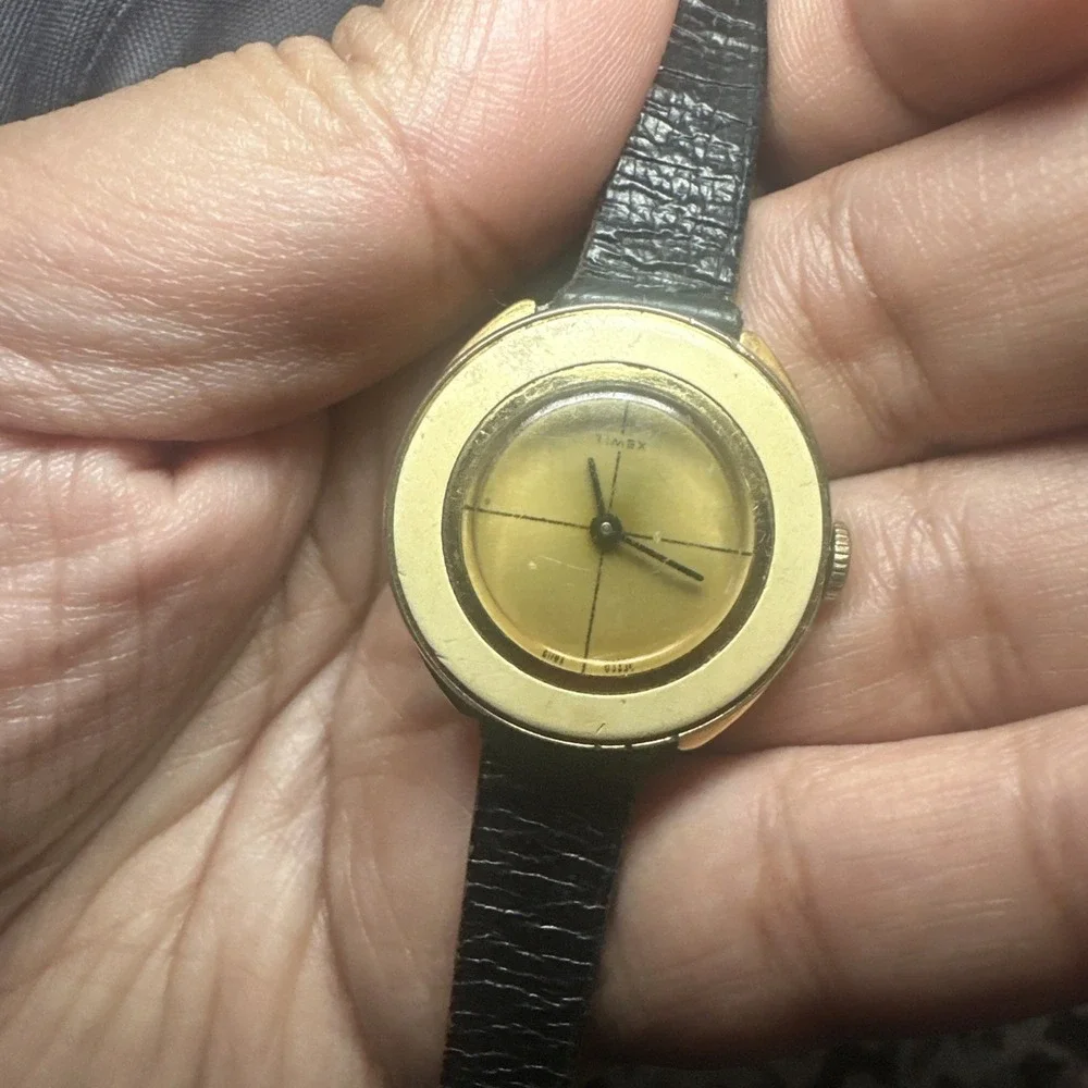Working Vintage Timex Manual Wind Women's Watch Rare Black Leather 28mm Fit 6.25